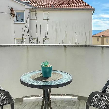 Apartamento Beautiful In With Wifi Čižići